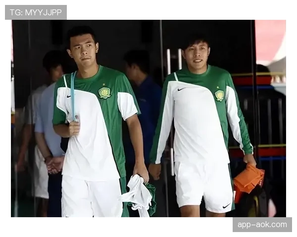 徐亮受邀指导俱乐部定位球训练，分享20年任意球经验